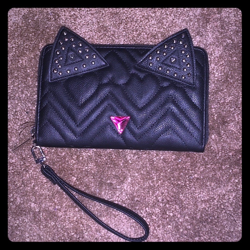 Betsey Johnson oversized zip around black cat